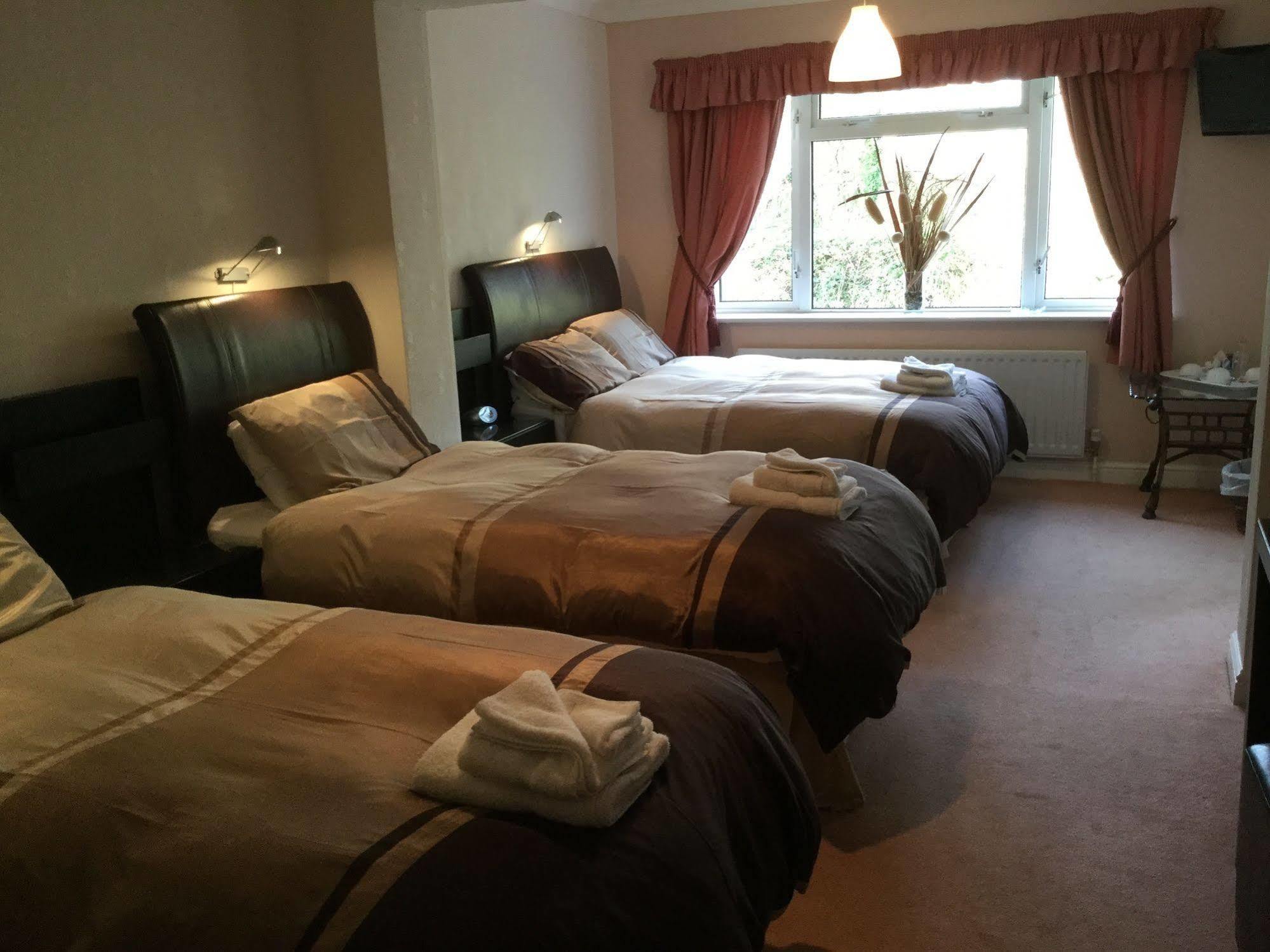Faviere Guest House ストラットフォード＝アポン＝エイボン エクステリア 写真