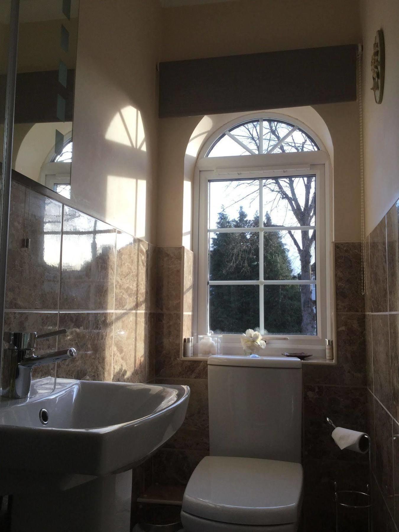 Faviere Guest House ストラットフォード＝アポン＝エイボン エクステリア 写真