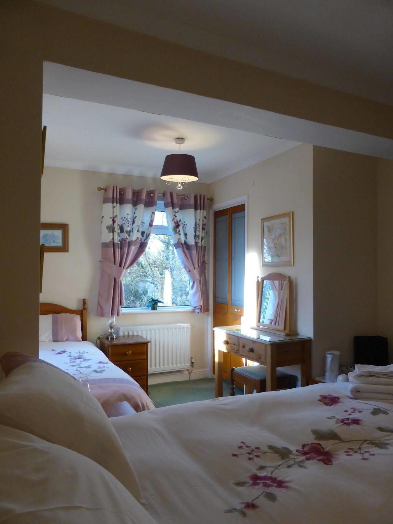 Faviere Guest House ストラットフォード＝アポン＝エイボン エクステリア 写真